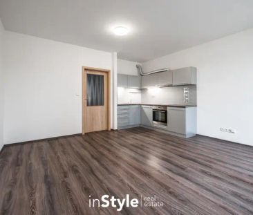 Pronájem bytu 1+kk s balkonem i sklepem, ulice Pastýrna, Uherské Hr... - Photo 2