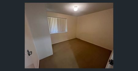 Convenient Living in Maylands, close to shops, schools, public transports & amenities on a quiet street! - Photo 3