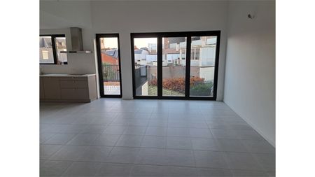 Een nieuwbouw appartement op de eerste verdieping met terras - Foto 3