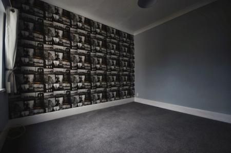 3 bedroom Terraced House To Let - Photo 5