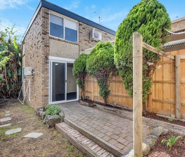 New Carpets, Large Courtyard - Photo 4