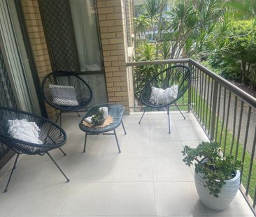 Bedroom with individual study room and bathroom - Photo 2
