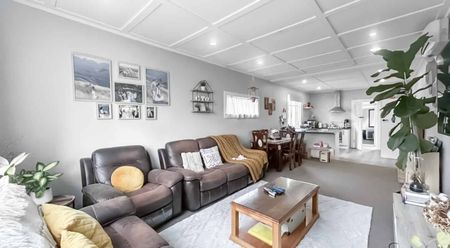 WHANGANUI EAST - 4 BEDROOMS - Photo 3