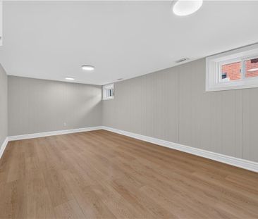 16 NOTTINGHAM Avenue, Hamilton, Ontario, L8T3N5 - Photo 6