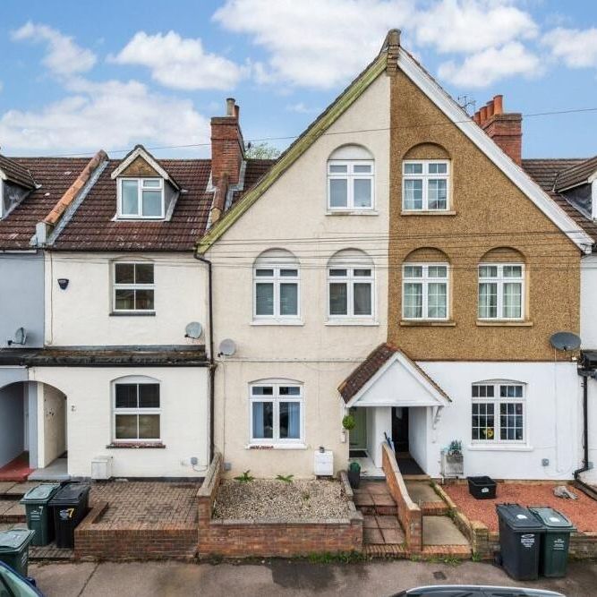 4 bedroom semi-detached house to rent - Photo 1