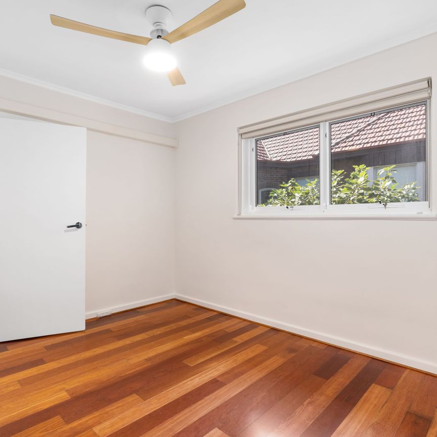 Live the St Kilda Dream in Your Very Own Beachfront Apartment! - Photo 1