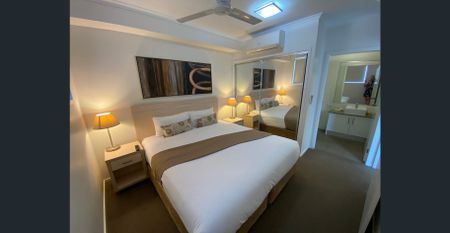 AVAILABLE TO RENT NOW! THE OAKS BUILDING FULLY FURNISHED 2 BEDROOM 2 BATHROOM APARTMENT! CENTRALLY LOCATED! - Photo 2