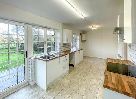 3 bedroom semi-detached house to rent - Photo 3