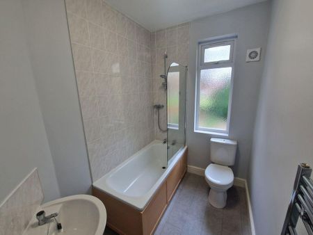 2 bed upper flat to rent in NE3 - Photo 3