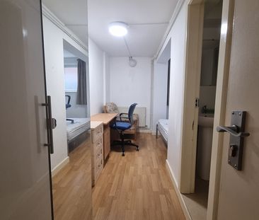 Room in a Shared Flat, Upper Brook Street, M13 - Photo 1