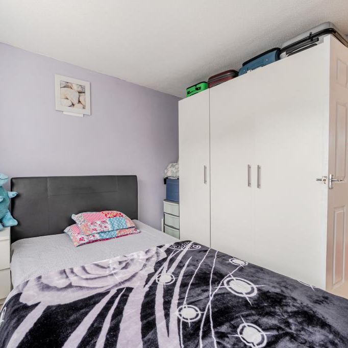 3 bedroom end of terrace house to rent - Photo 1