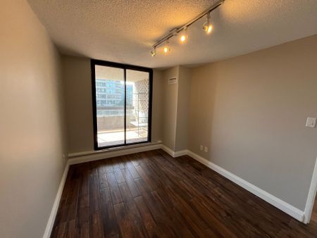 For Lease - 100 Quebec Avenue Unit# 402, Toronto, Ontario - Photo 4