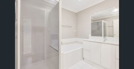 TIDY VILLA IN POPLUAR KIRRA SHORES - Photo 5