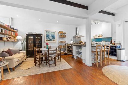 3 bedroom mews to rent - Photo 3