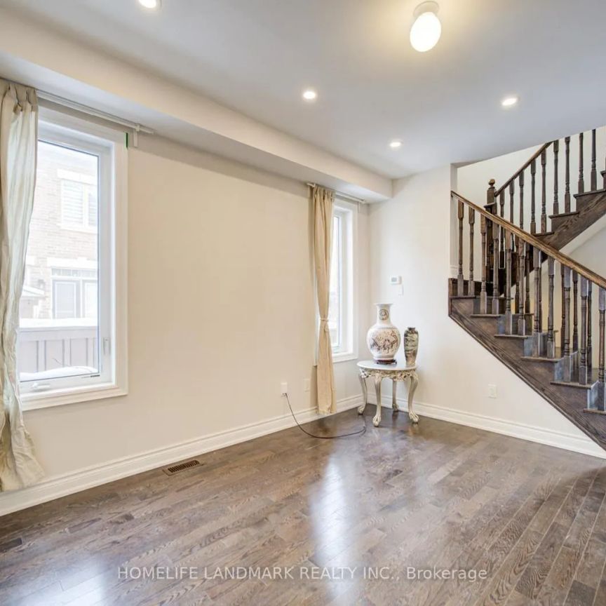 9 ROTONDO CRESCENT - Photo 1