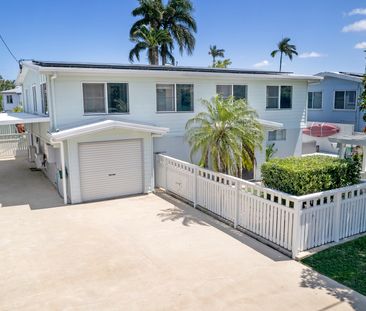 A Magnificent Family home so close to the beach - Photo 2