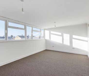 3 bedroom flat to rent - Photo 1