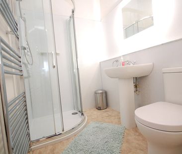 3 bedroom apartment to rent - Photo 2