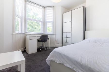 6 bedroom terraced house to rent - Photo 2