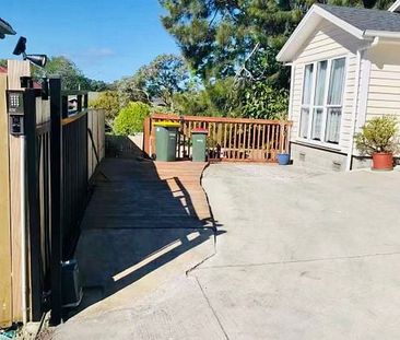 Spacious and Sunny 5 bedroom house in New Lynn! - Photo 1