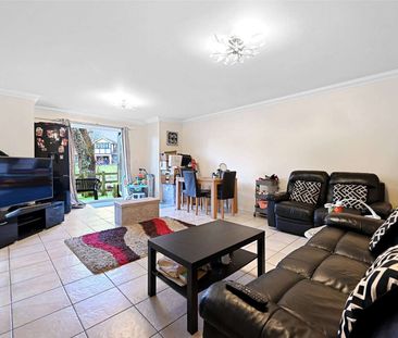 A spacious, two bedroom ground floor apartment in a sought-after lo... - Photo 3