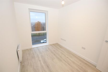 2 bedroom Apartment to let - Photo 5