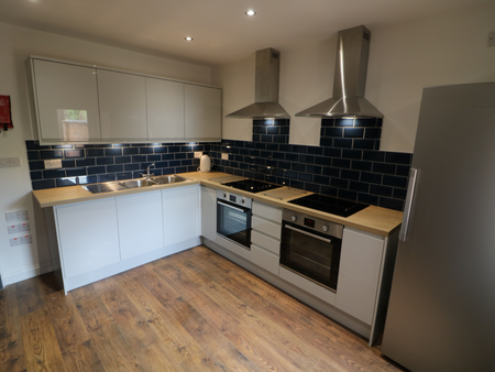 1 bedroom in a house share to rent - Photo 5