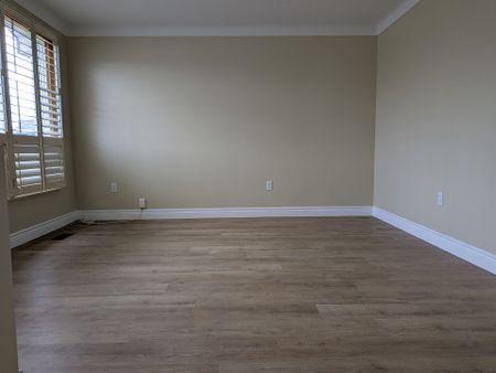 For Lease - 242 Millen Road, Hamilton, Ontario - Photo 4