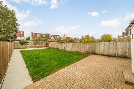 Heathfield North, Twickenham, TW2 - Photo 3