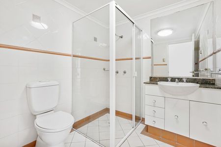 Very Bright Two Bedroom Apartment with District Views... - Photo 5