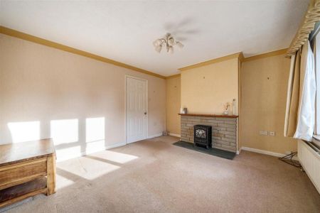 3 bedroom semi-detached house to rent - Photo 2