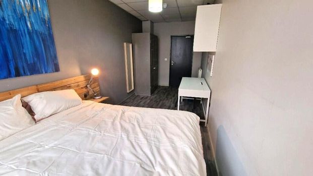 1 bedroom in a flat share to rent - Photo 1