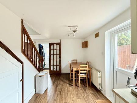 3 bedroom semi-detached house to rent - Photo 4