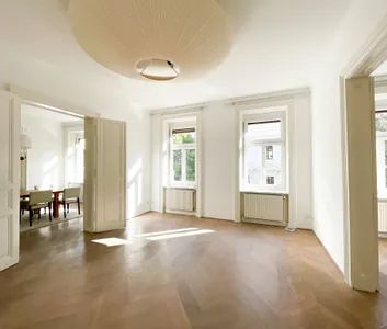 Herrlich große Altbauwohnung mit Garagenplatz - Foto 1