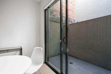 Furnished apartment in central Fitzroy - Photo 2
