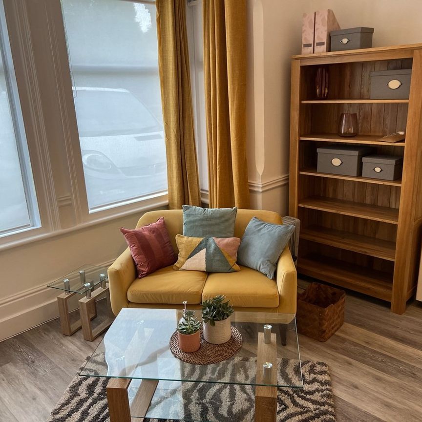 1 Bed Flat, Basingstoke Road, RG2 - Photo 1
