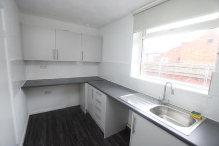 2 bedroom terraced house to rent - Photo 5