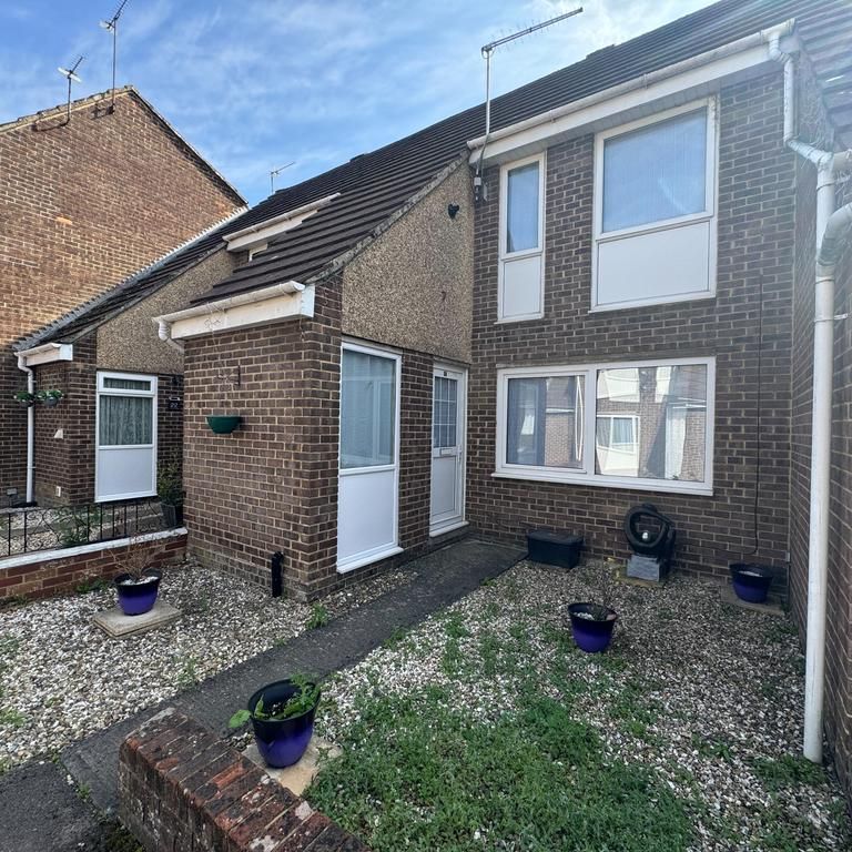 3 bedroom flat to rent - Photo 1