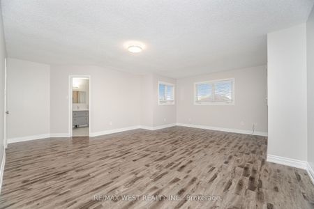 For Lease - 86 Dina Road, Vaughan, Ontario - Photo 5