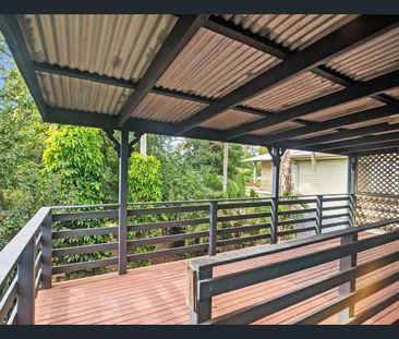 Charming & Tidy 3 Bedroom Home with Air Conditioning and Large yard - Photo 5