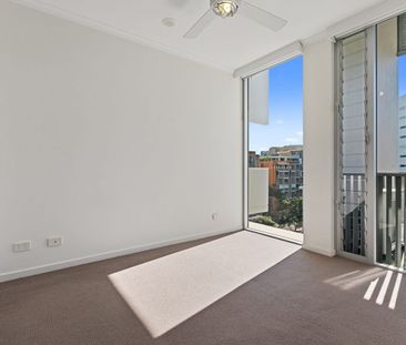 2 Bedroom 2 Bathroom Apartment Top Floor - Stunning Viewings - Photo 3