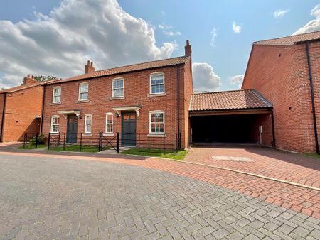 3 bedroom Semi-Detached House to let - Photo 3
