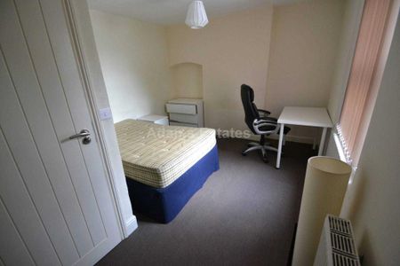 5 bedroom semi-detached house to rent - Photo 5
