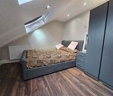 Room in a Shared House, Dawlish Drive, IG3 - Photo 5