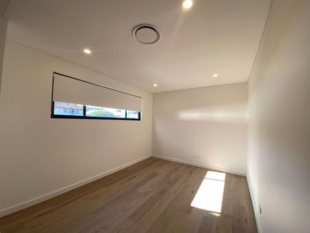 Modern Coastal Townhouse with Quality Finishes - Photo 3