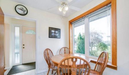 94 Broadlands Boulevard #Main Floor - Photo 3