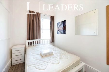 5 bedroom house to rent Britannia Road North, Southsea, PO5 - Photo 2