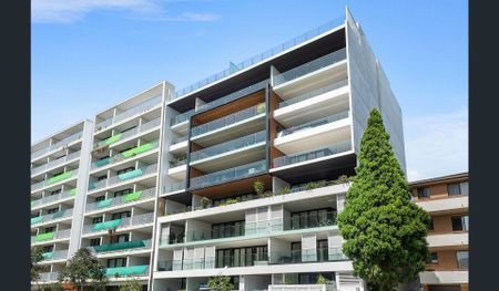 Sleek North Facing Apartment Steps from the Beach - Photo 2