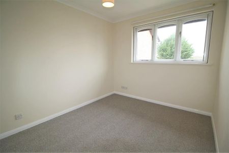 2 bedroom end of terrace house to rent - Photo 3