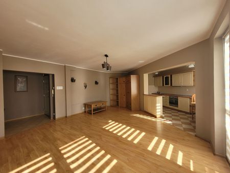 PRZESTRONNE CZTEROPOKOJOWE MIESZKANIE W POBLIŻU PARKU KULTURY I WYPOCZYNKU - Zdjęcie 4